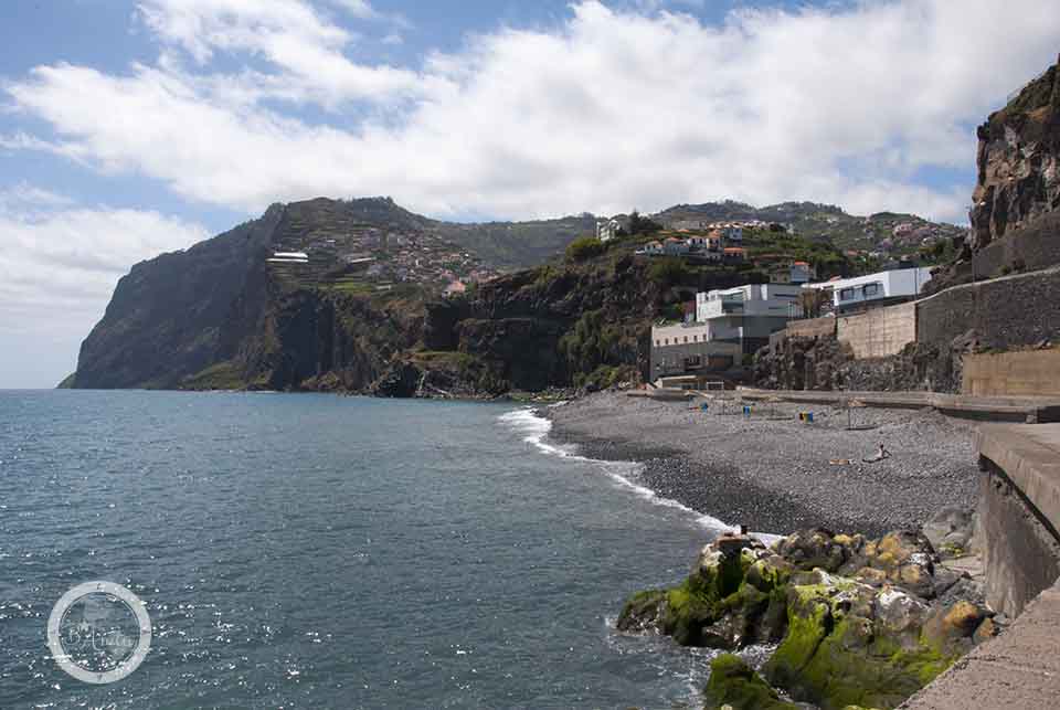 Typowa kamienista plaża Madery