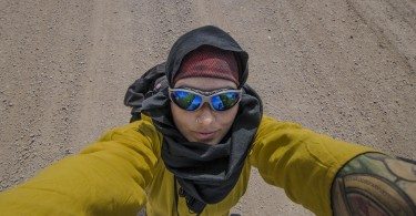 Autoportret Anity Demianowicz wykonany w Iranie na pustyni