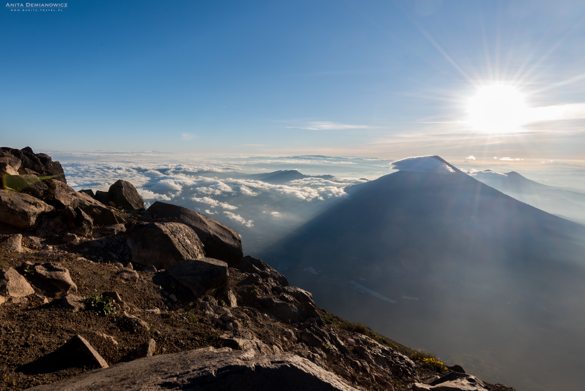 Widok ze szczytu wulkanu Acatenango