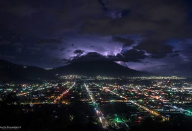 Cerro-Cruz-Antigua,-Gwatemala